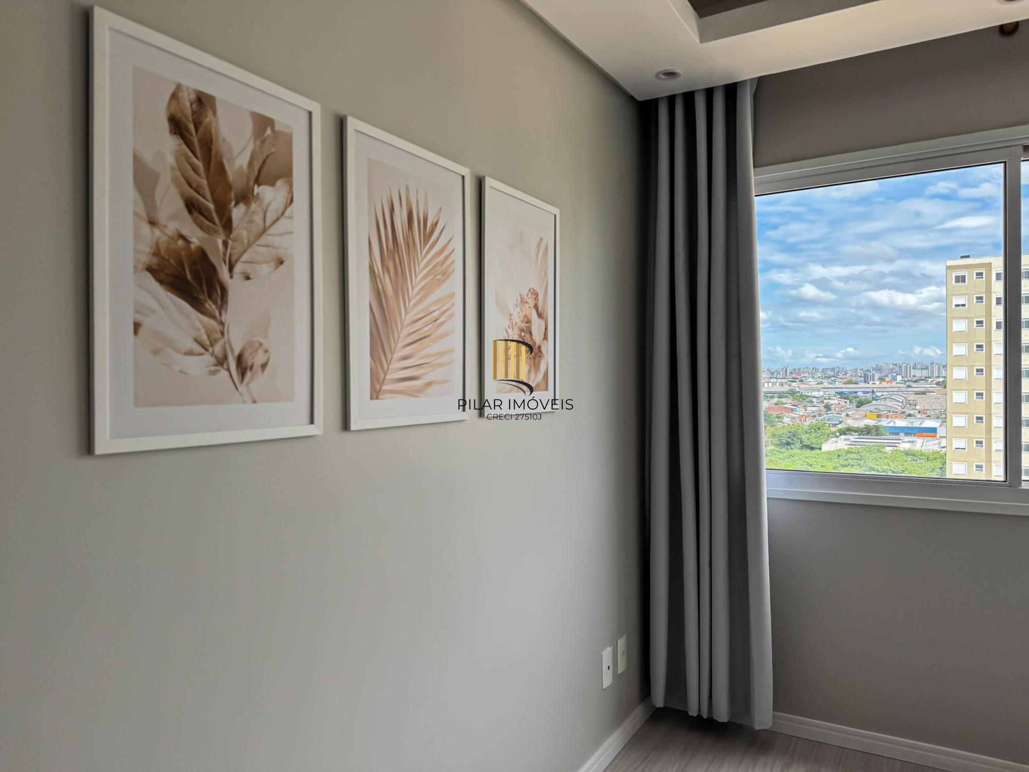 Apartamento com 02 quartos e 01 vaga escriturada no Bairro Humaitá