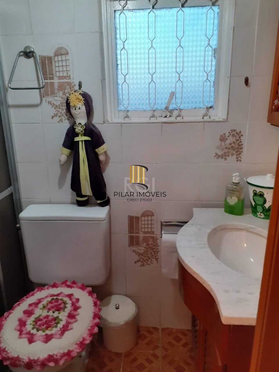 Casa para Venda - 250m², 3 dormitórios, 1 vaga - Camaquã, Porto Alegre