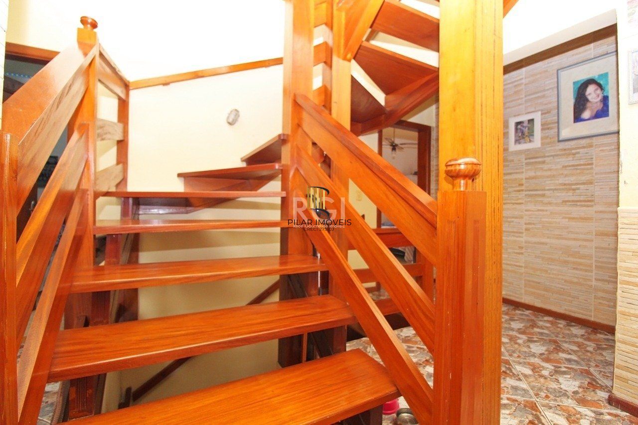 Casa para Venda - 339m², 3 dormitórios, 2 vagas - Vila Nova, Porto Alegre