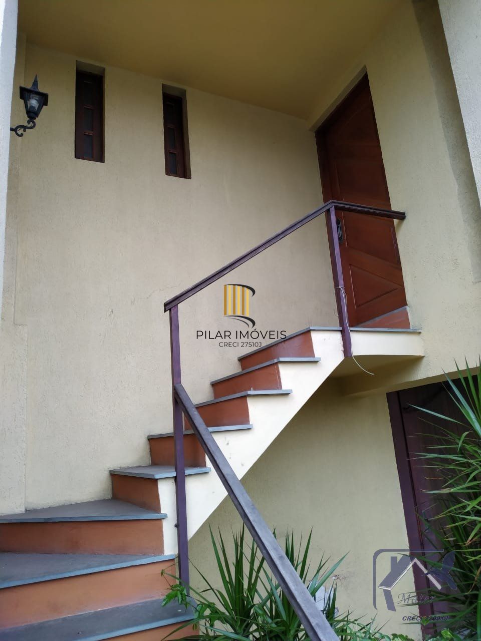CASA COM 220m², 3 DORMITORIOS, SUITE, 4 VAGAS DE GARAGEM COBERTAS, BAIRRO IPANEMA, EM PORTO ALEGRE, RS