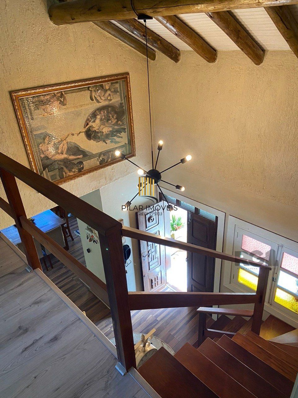 Casa com 2 suítes, lareira, deck, vaga de garagem - 140m² no bairro Laje de Pedra, Canela/RS