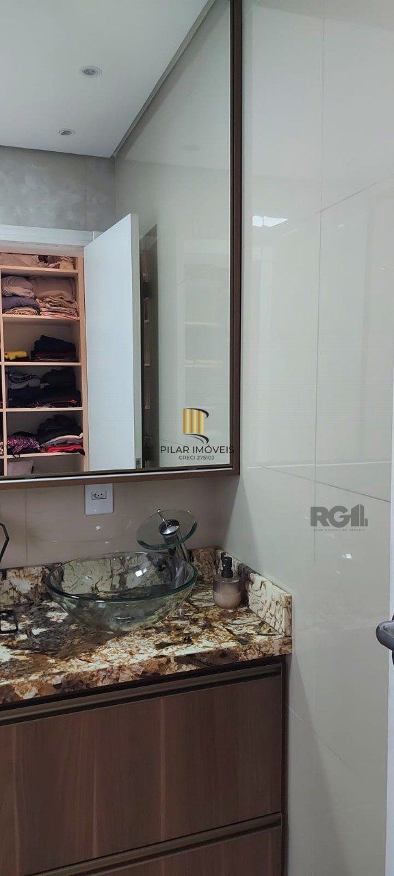 Casa com 2 dormitórios, sendo 1 suíte no bairro Florida em Guaíba