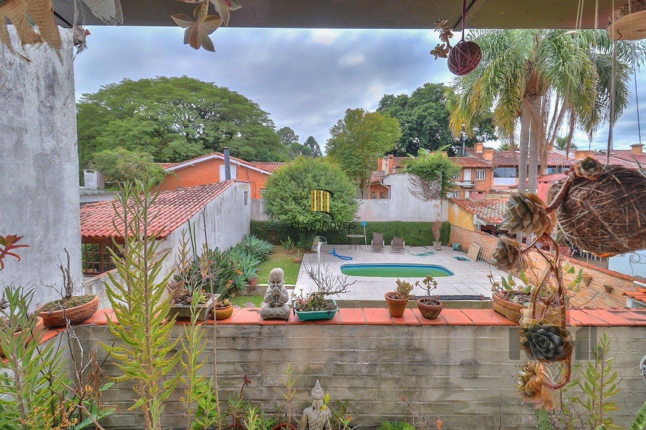 Casa a venda composta de 4 dormitórios no bairro Jardim Isabel em Porto Alegre