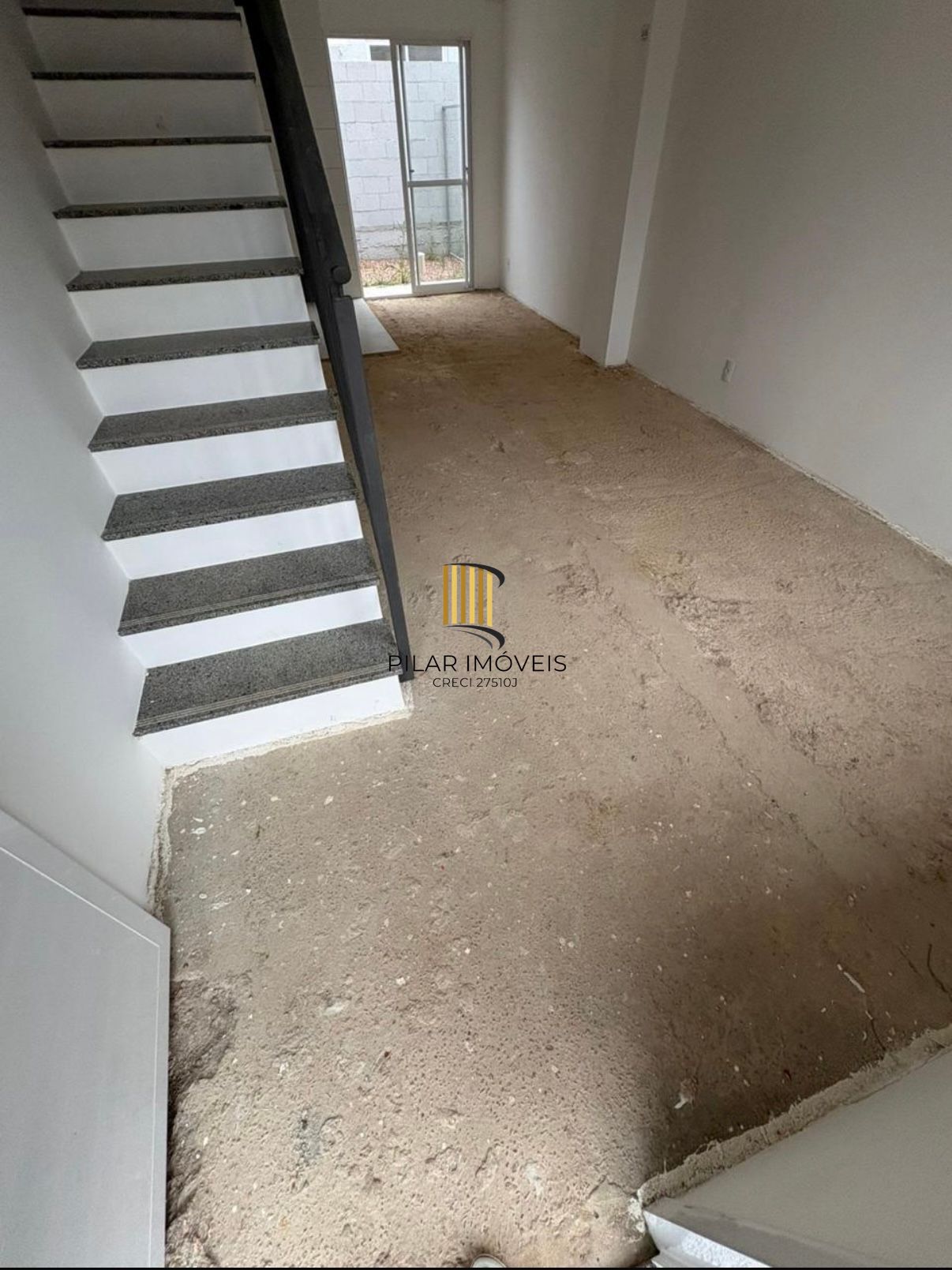 Casa em Condomínio com 02 quartos e 01 vaga no Bairro Campo Novo