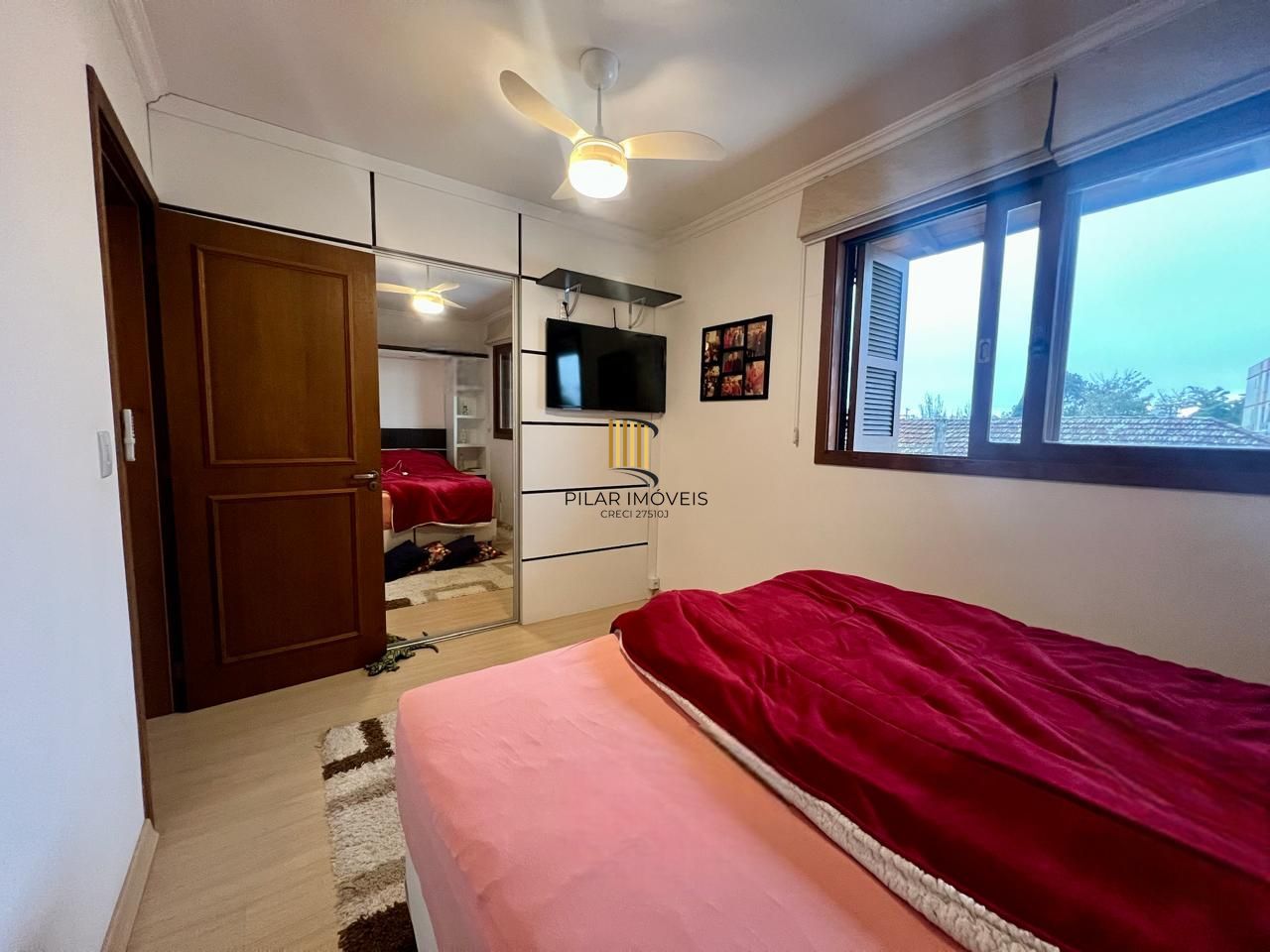 Casa em condomínio 2 dormitórios sem um com closet, vaga coberta, no bairro Cel. Aparicio Borges.