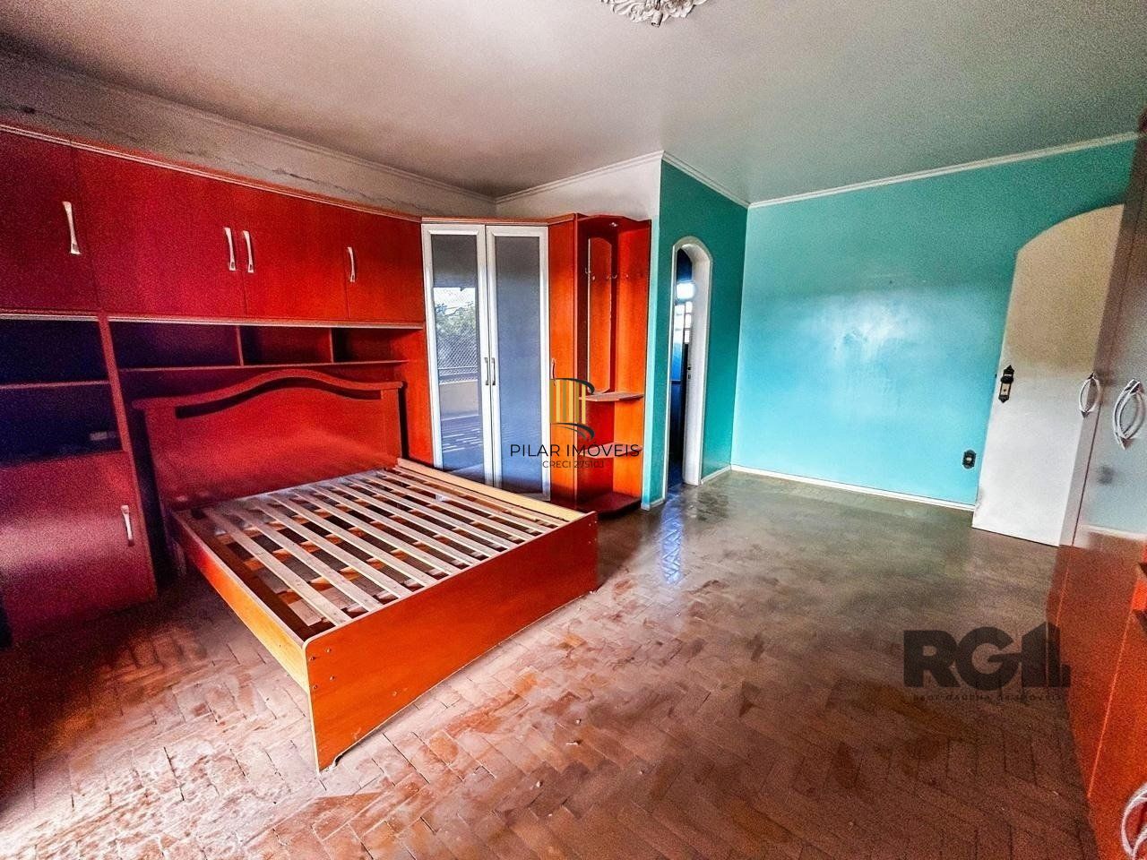 Casa com 2 salas comerciais, 3 quartos, vaga de garagem churrasqueira, suíte, no bairro Cavalhada, Porto Alegre/RS