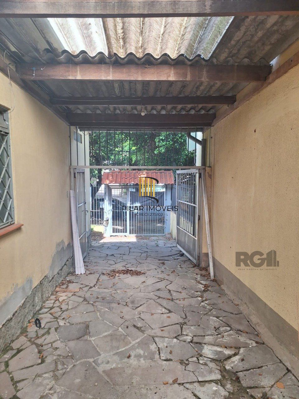 Casa 5 dormitórios no bairro Petrópolis