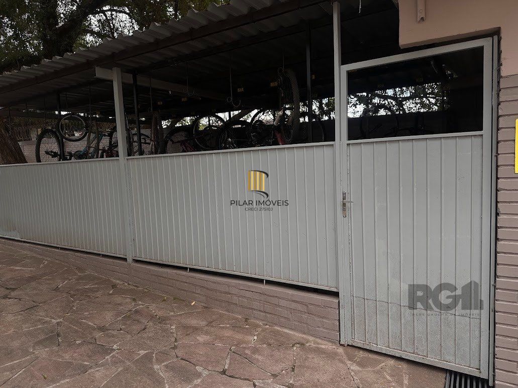 Apartamento a venda, dois dormitórios mobiliado no bairro Cristal.