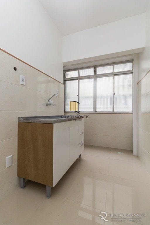 Apartamento de 02 quartos, sendo 01 com Ar condicionado, no bairro  Centro Histórico em Porto Alegre/RS.