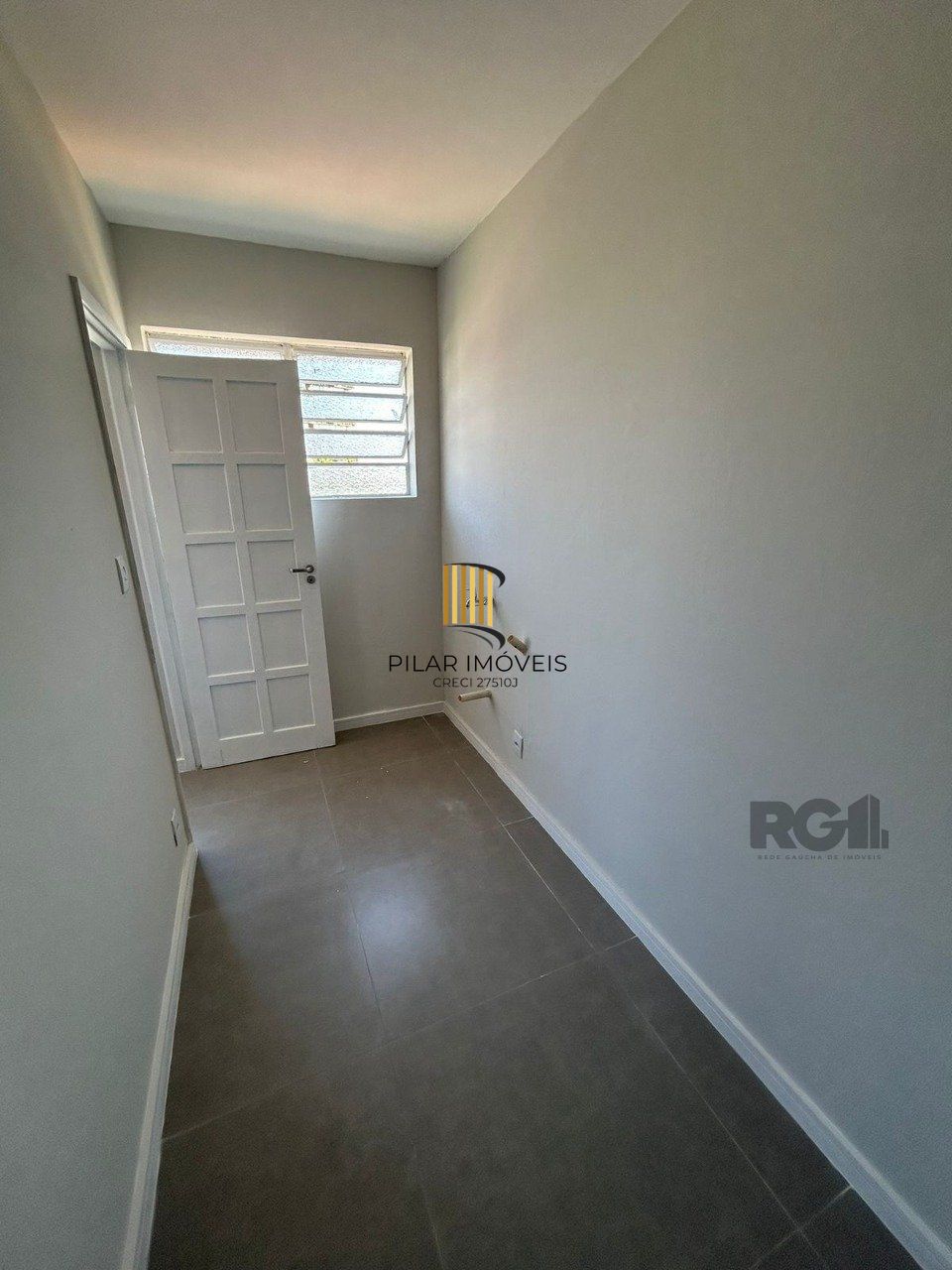 Belíssimo Apartamento com 03 quartos (01 suíte) uma vaga coberta todo Reformado