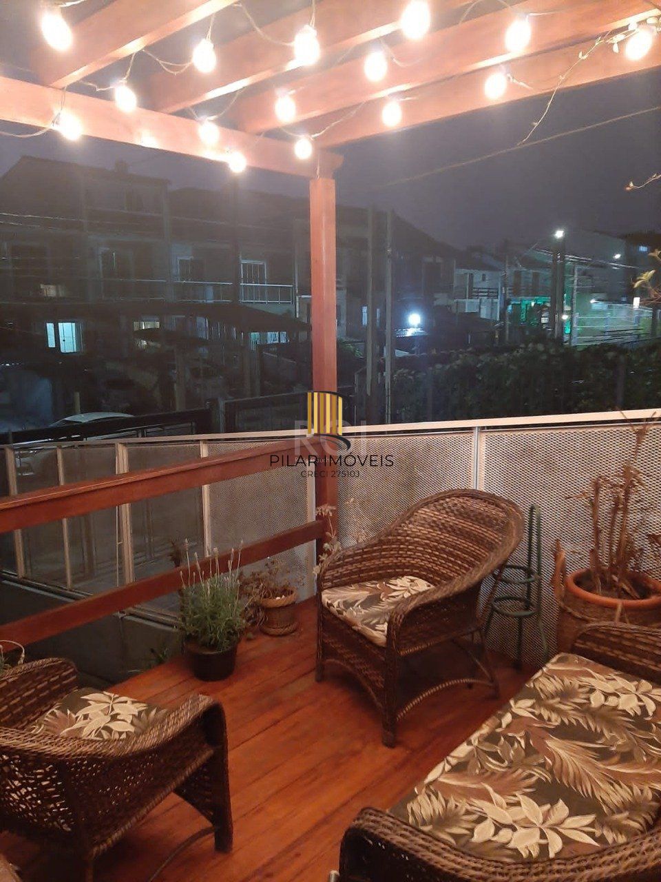 Casa com 3 dormitórios 2 suítes, área gourmet, vaga de estacionamento,  Guarujá,  Porto Alegre RS 