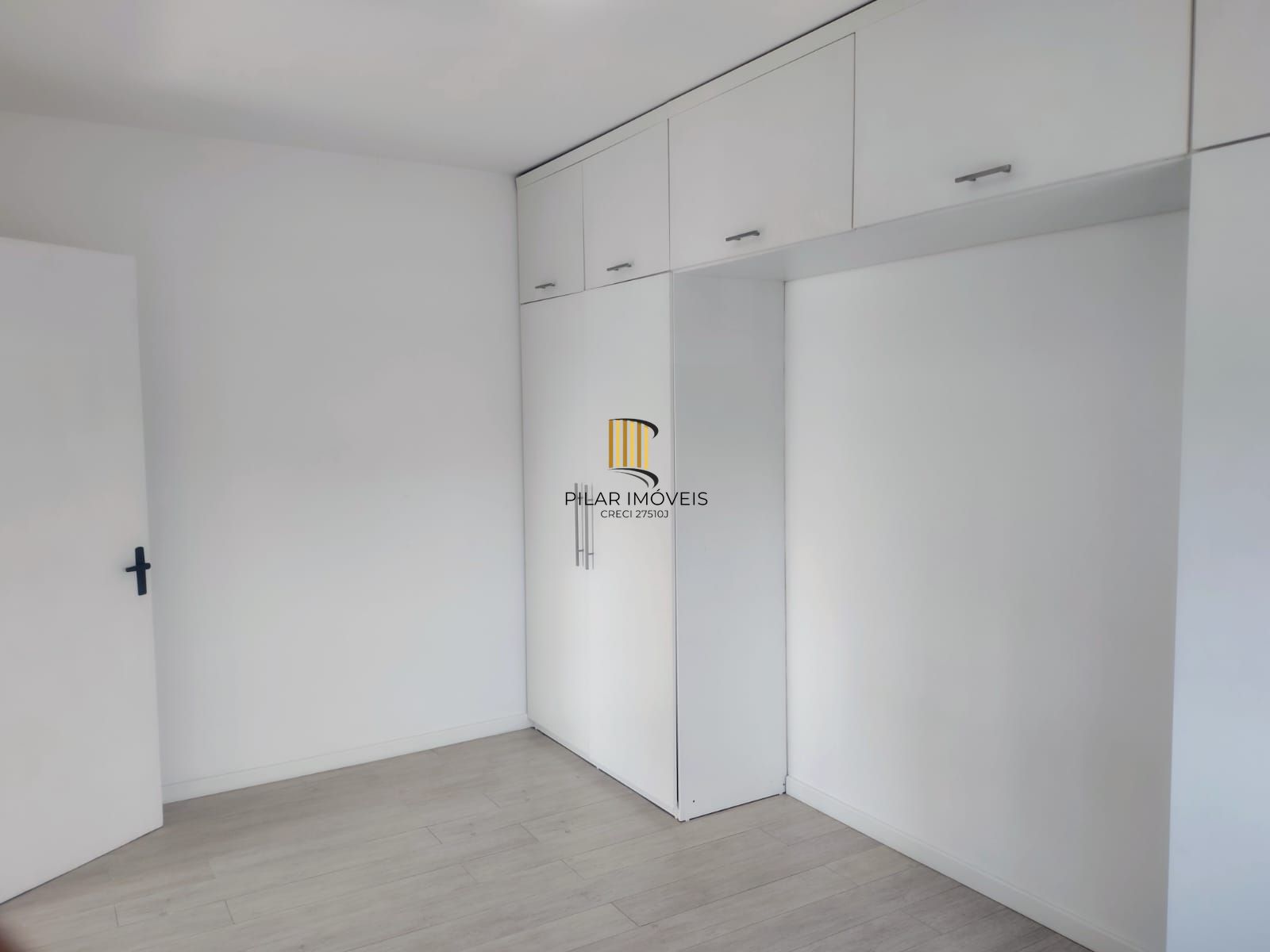 Apartamento de 2 dormitórios reformado com garagem escriturada fechada ,área privativa de 60,65