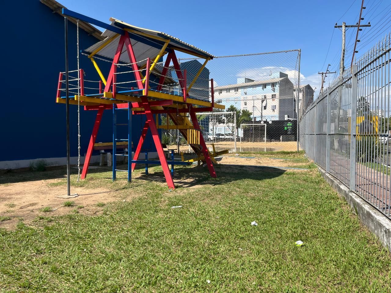 Apartamento com 02 quartos e 01 vaga no Bairro Rubem Berta