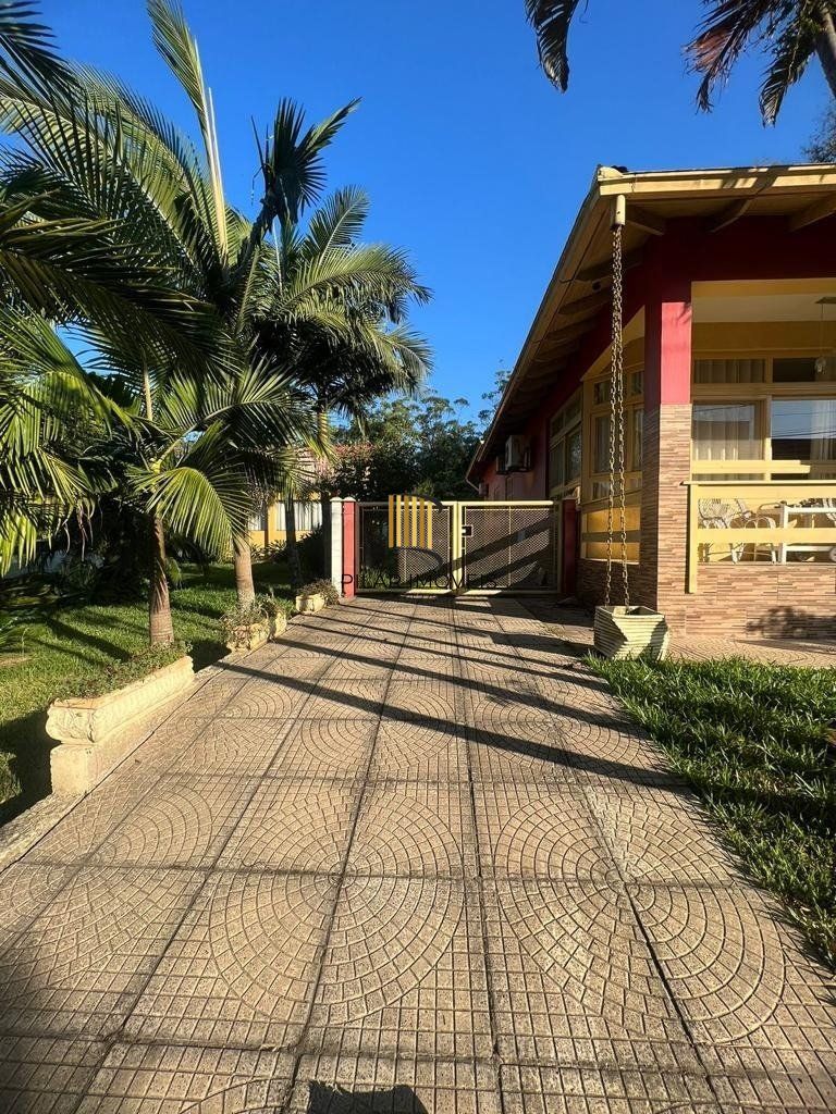 Casa com 4 quartos, suíte, churrasqueira, vaga de garagem, no bairro Elsa, Viamão/RS