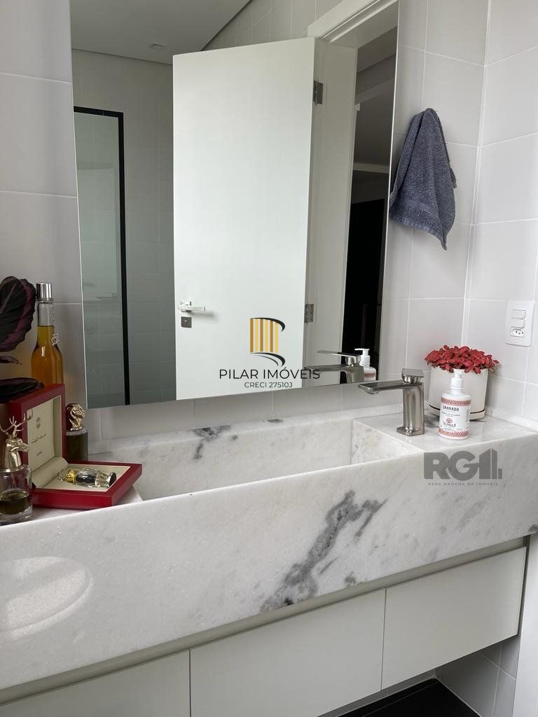 Apartamento a venda 2 dormitórios e uma suíte no bairro Rio Branco em Porto Alegre