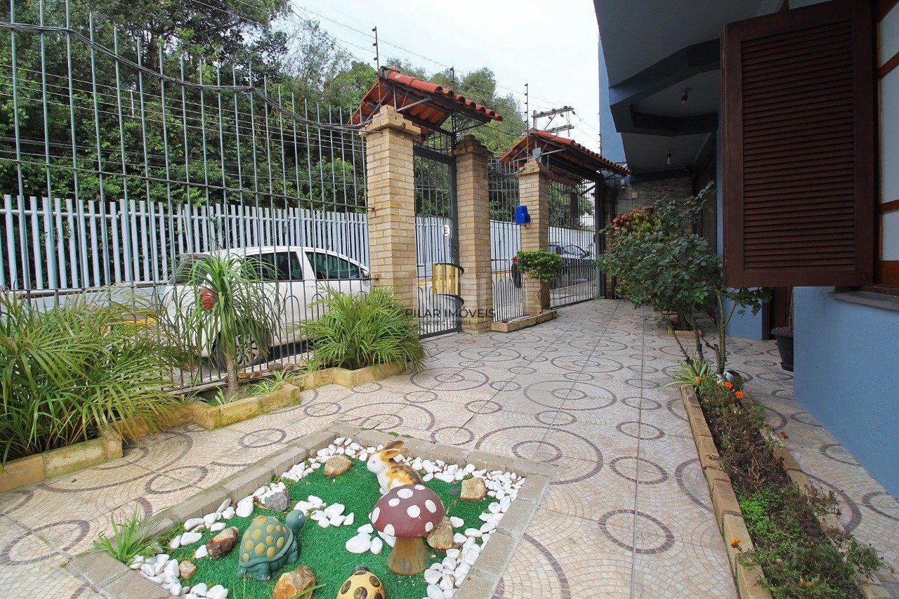 Casa para Venda - 339m², 3 dormitórios, 2 vagas - Vila Nova, Porto Alegre
