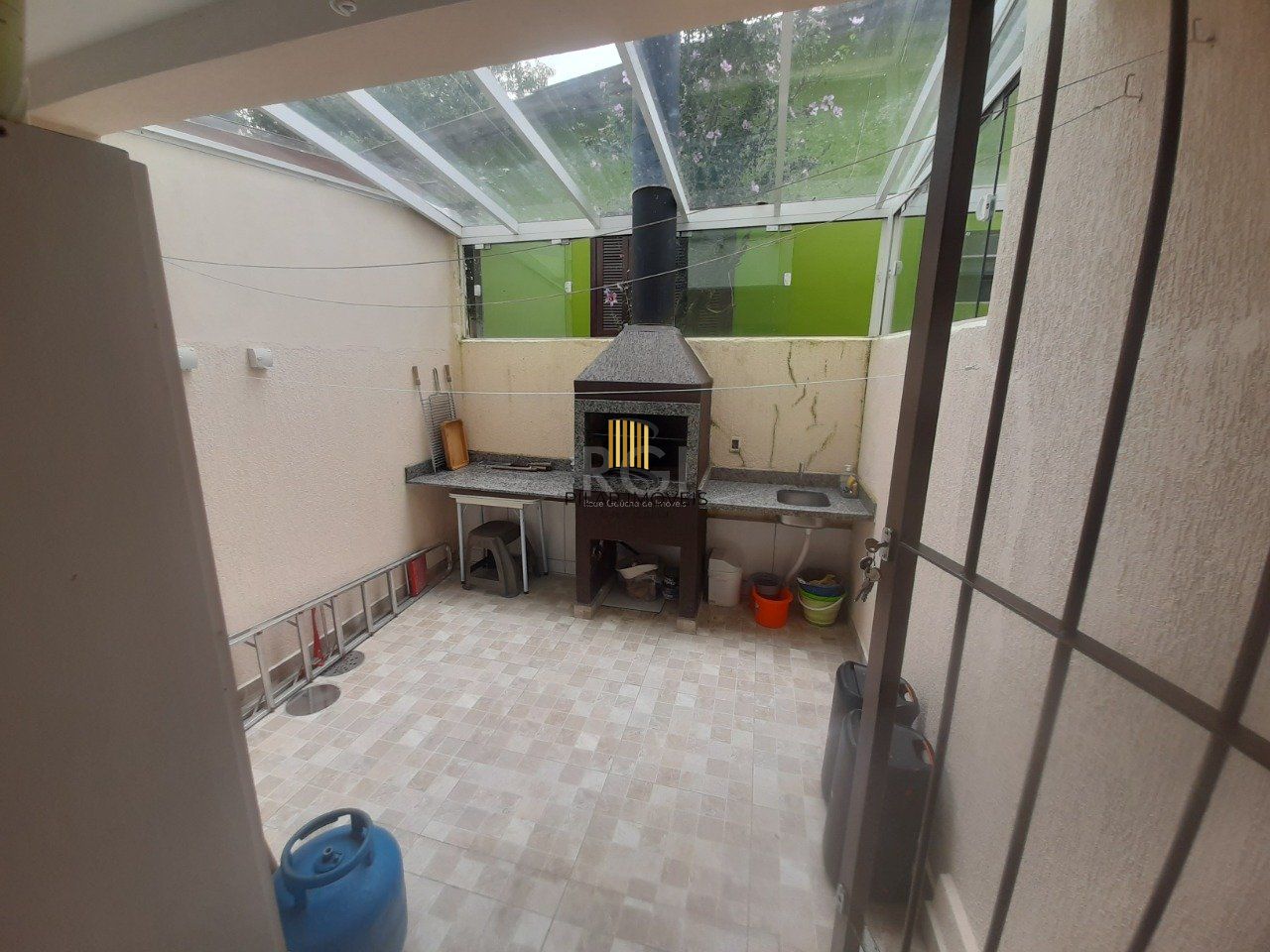 Casa com 2 quartos, 2 suítes, varanda, 1 vaga de garagem, no bairro Aberta dos Morros, Porto Alegre/RS