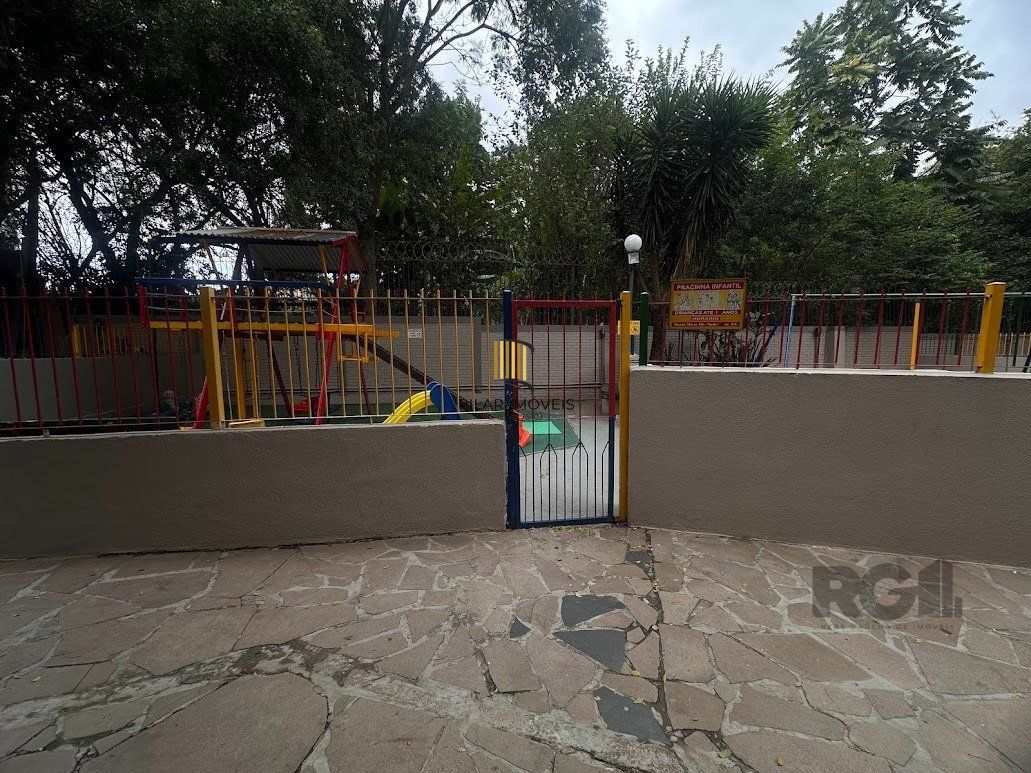 Apartamento a venda, dois dormitórios mobiliado no bairro Cristal.