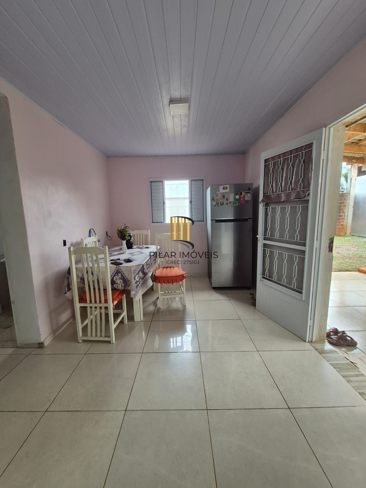 Belíssima casa de 2 dormitórios com um amplo pátio na cidade de Passo Fundo