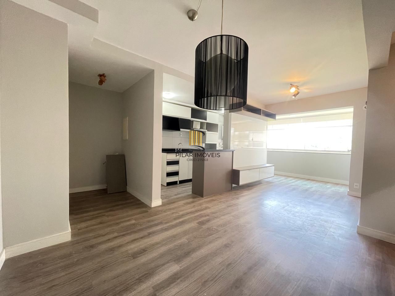 Impecável apartamento semimobiliado, 2 dormitórios, 2 banheiros e 1 vaga coberta