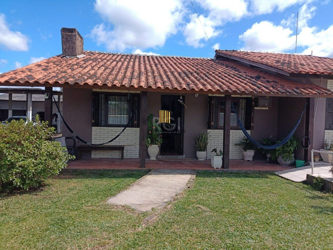 Casa 3 dormitórios, sendo 1 suites, 9 vagas - bairro Ponta Grossa Porto Alegre RS