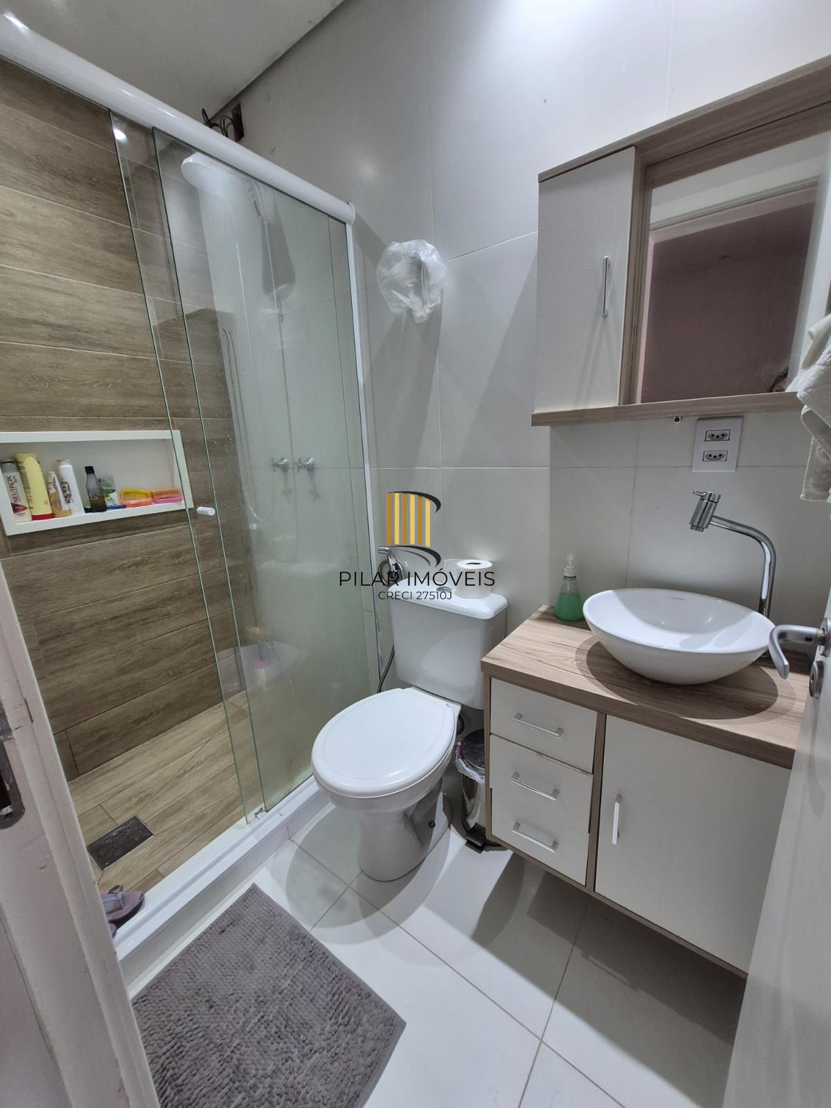 Casa com 02 quartos em Condomínio Fechado no Bairro Vila Nova