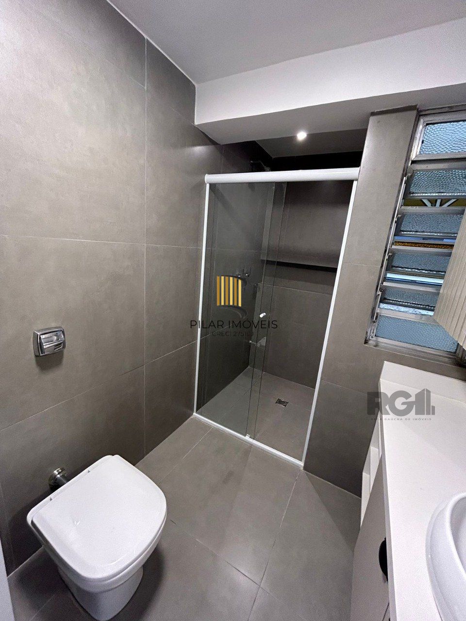 Belíssimo Apartamento com 03 quartos (01 suíte) uma vaga coberta todo Reformado
