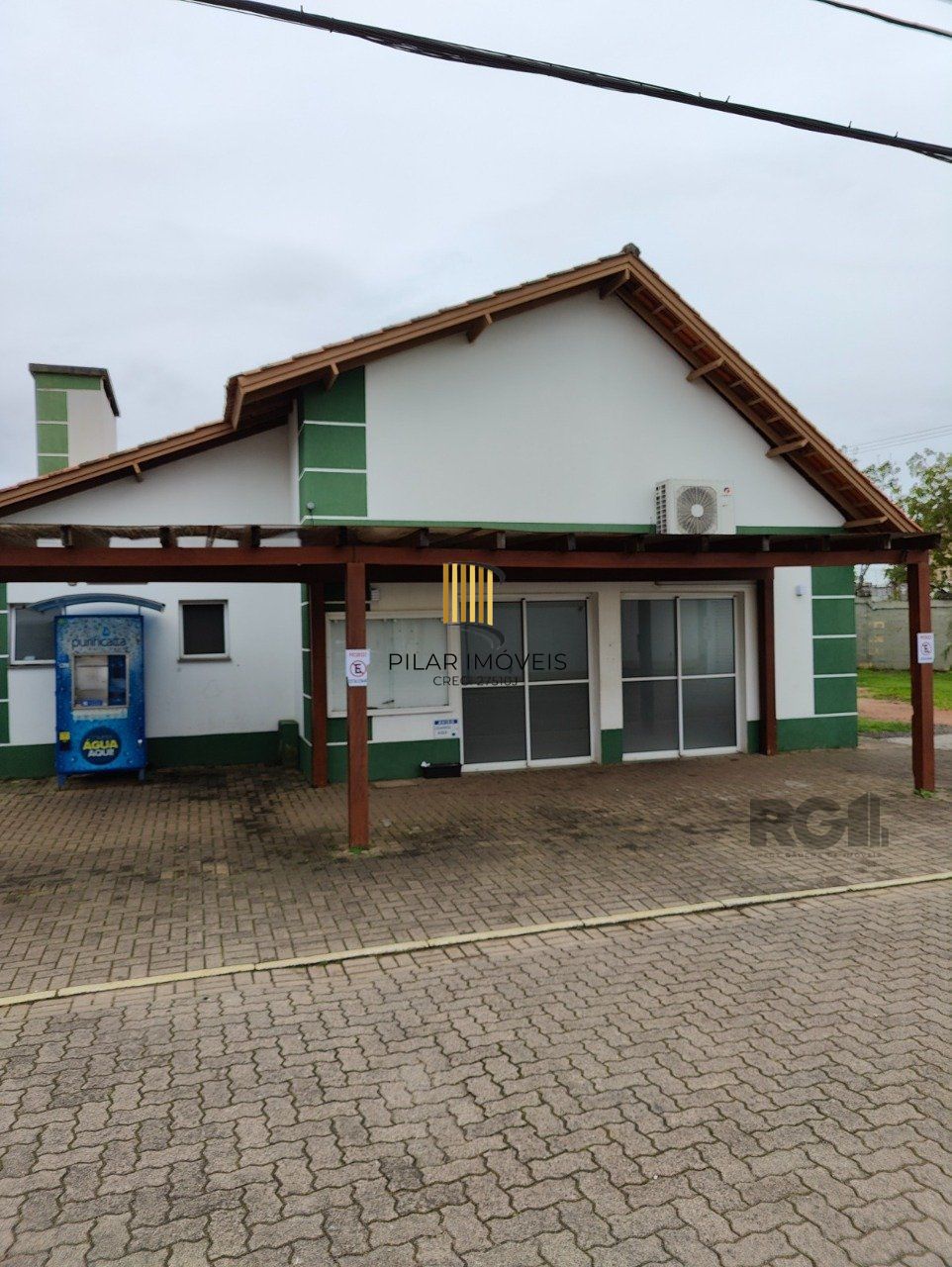 Casa com 2 dormitórios em condomínio fechado em Canoias