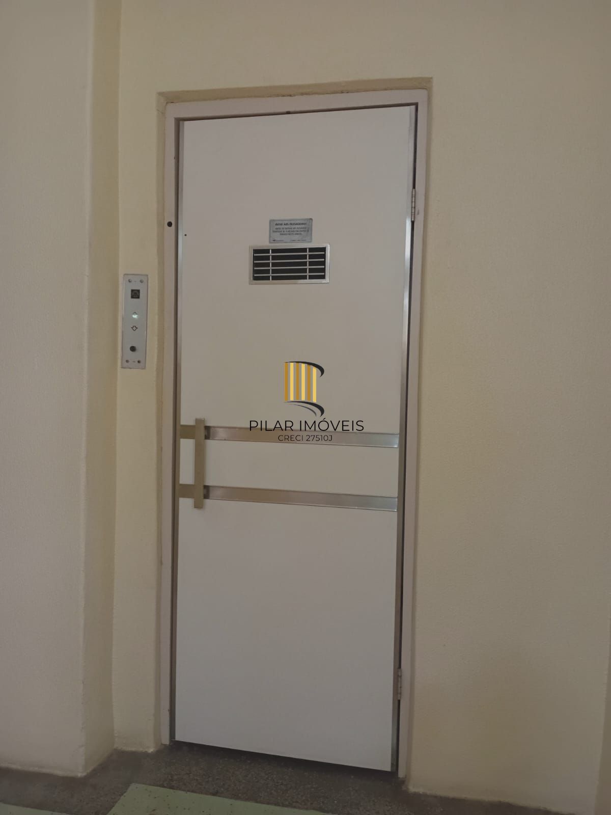 Apartamento 3 dormitórios, frente, sacada no bairro Santana - Porto Alegre - RS