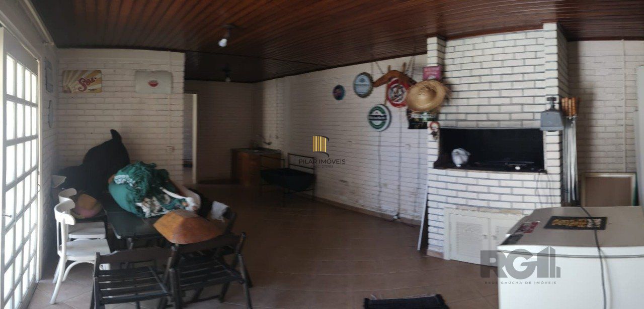 casa com 4 dormitórios, sendo 1 suíte, garagem para dois carros fechada, no bairro Santa Isabel em Viamão