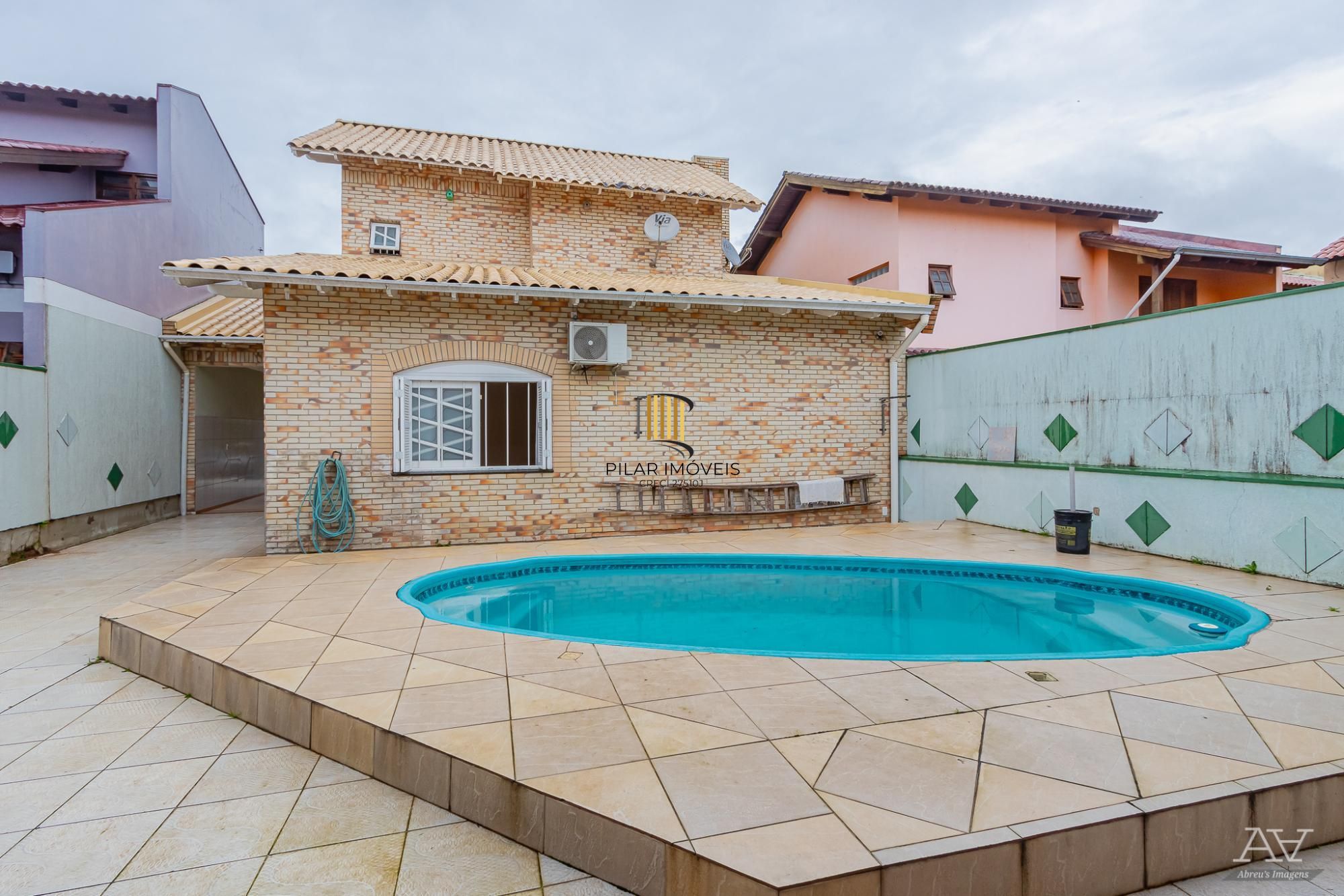 Linda Casa com 3 suítes no Santa Fé