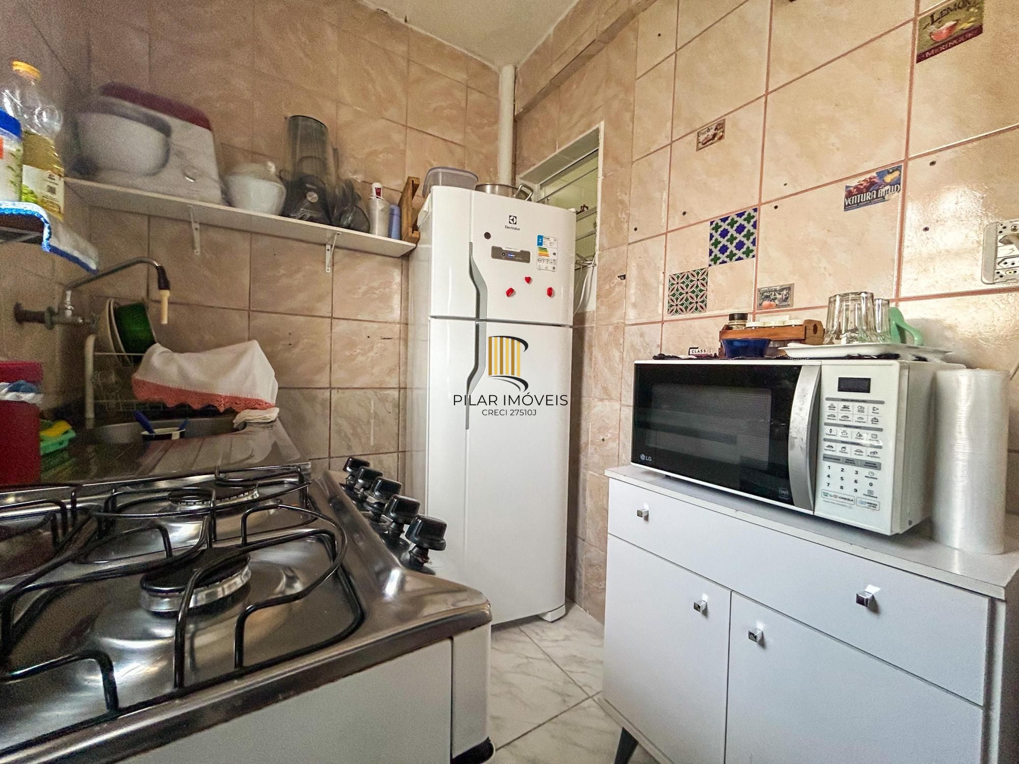 Apartamento 28m² privativos, iluminação natural, 01 dormitório, sala e cozinha integrados, banheiro social - CENTRO  -ANDAR ALTO