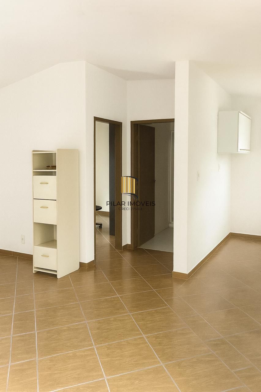 Casa com 02 dormitórios e 01 vaga no Bairro Jardim Vila Nova