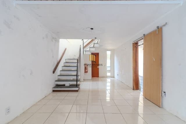 Casa com 04 quartos no Bairro : Partenon em Porto Alegre/RS