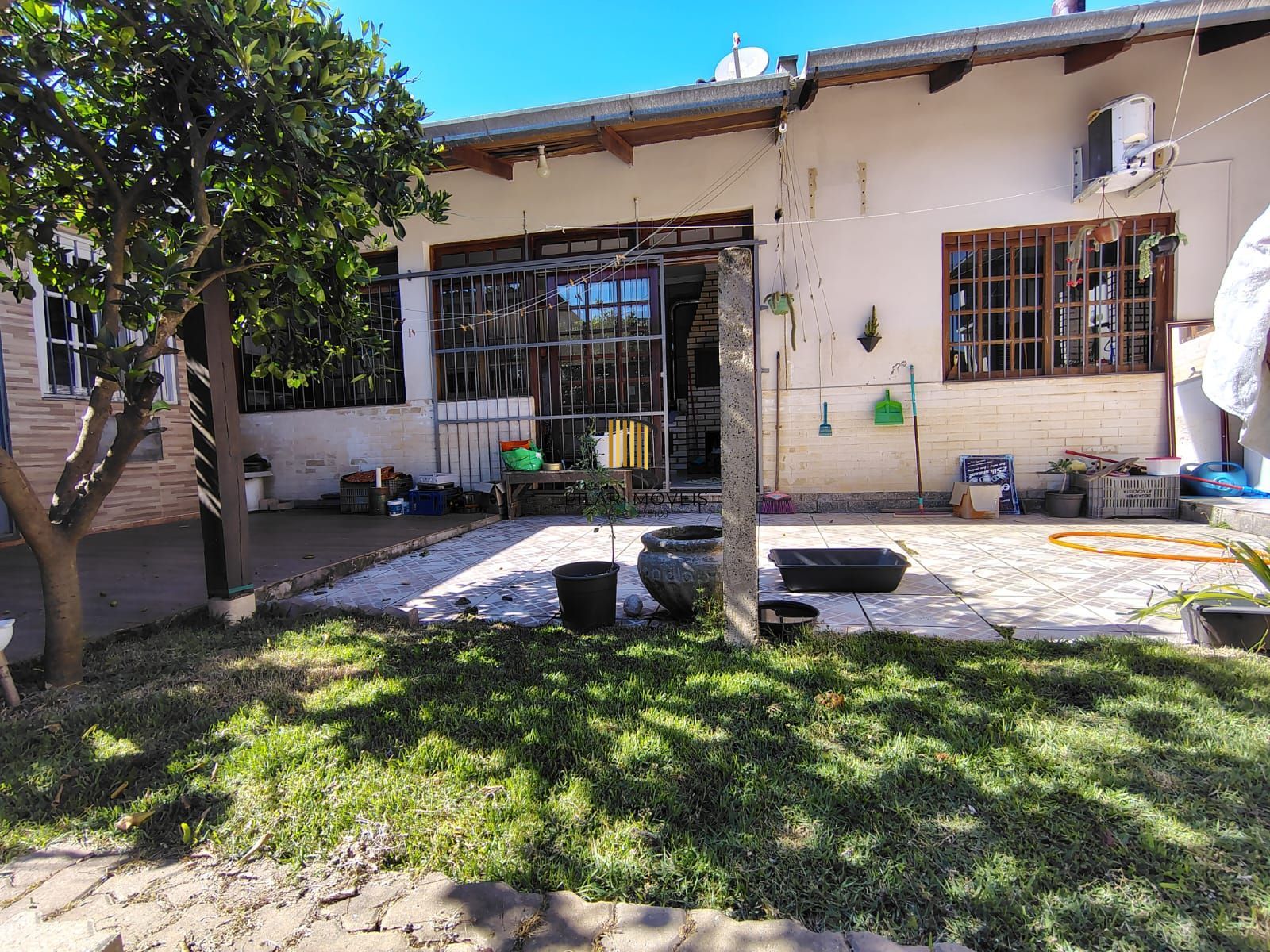 Casa no Bairro Nova Esteio com 200m² de área privativa  e 03 (Três) quartos.