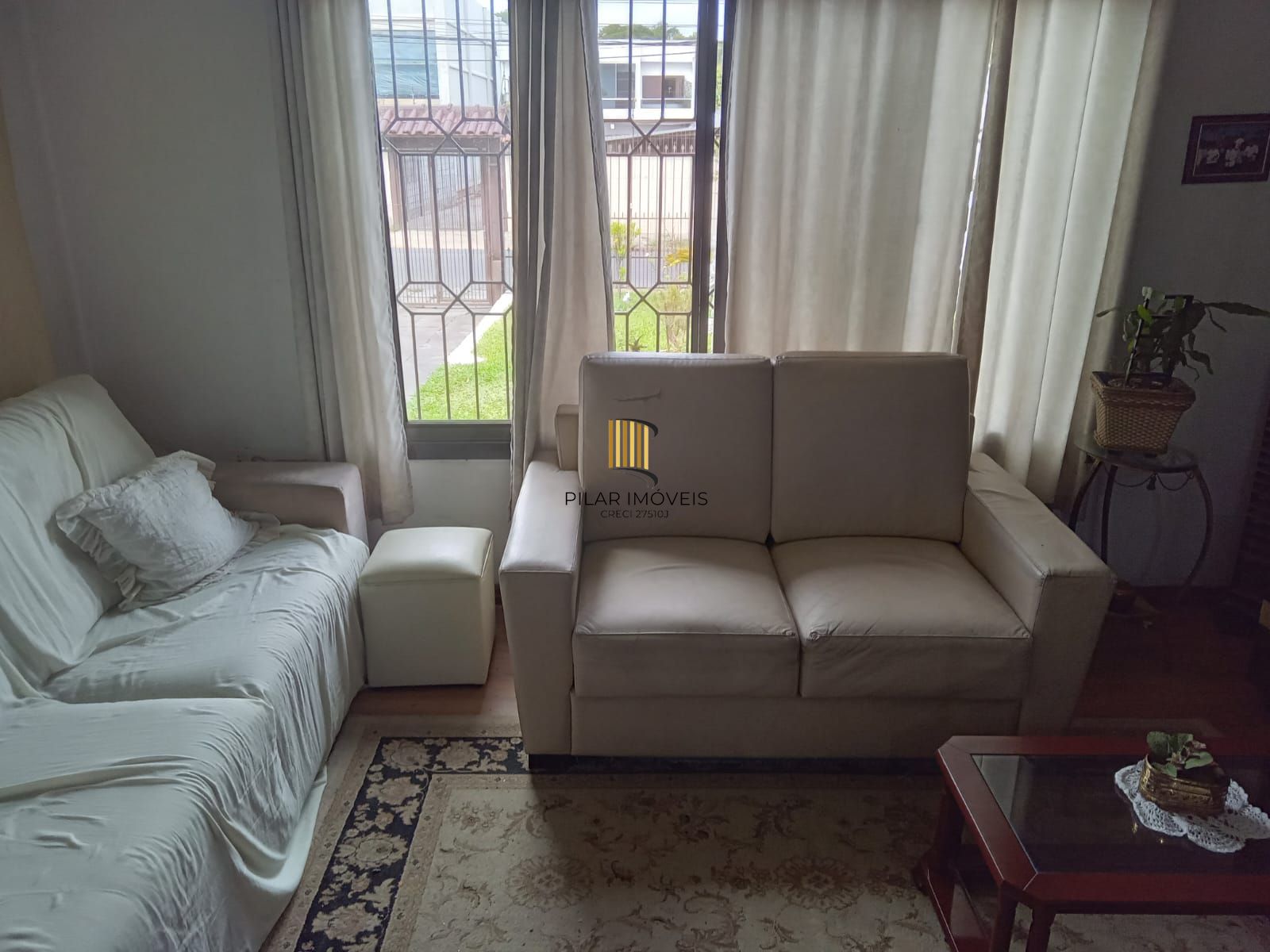 Casa com 3 dormitórios suíte , garagem para 3 carros !