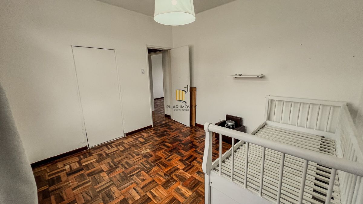 Apartamento com 02 quartos e 01 vaga, no Bairro Navegantes em Porto Alegre