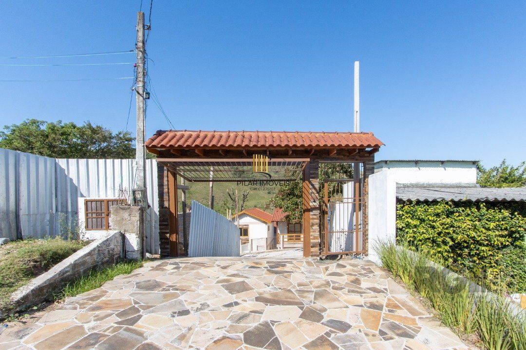 LINDA CASA EM CONDOMÍNIO JUNTO À NATUREZA