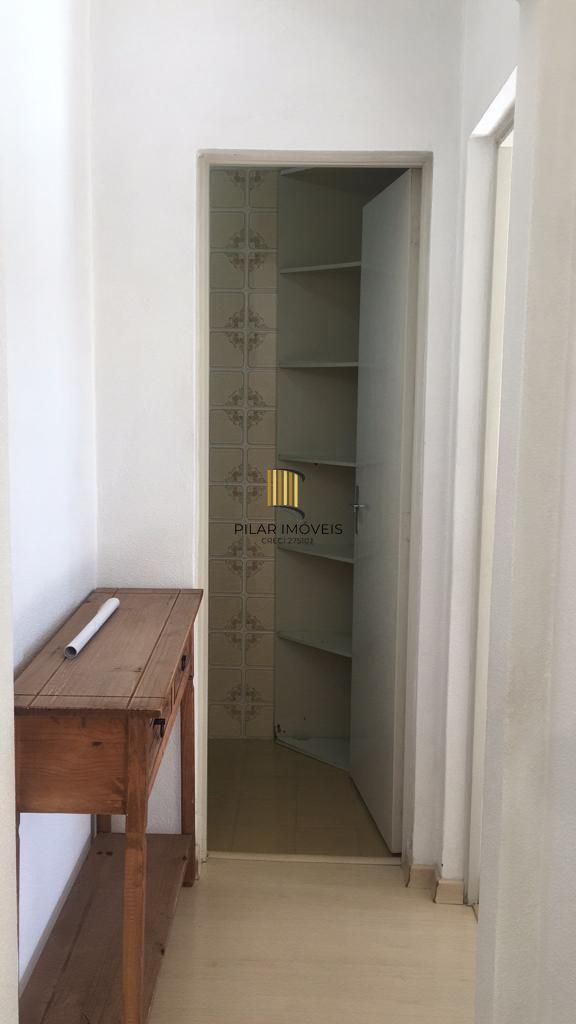 Apartamento de 1 quarto semimobiliado no bairro Tristeza em Porto Alegre.