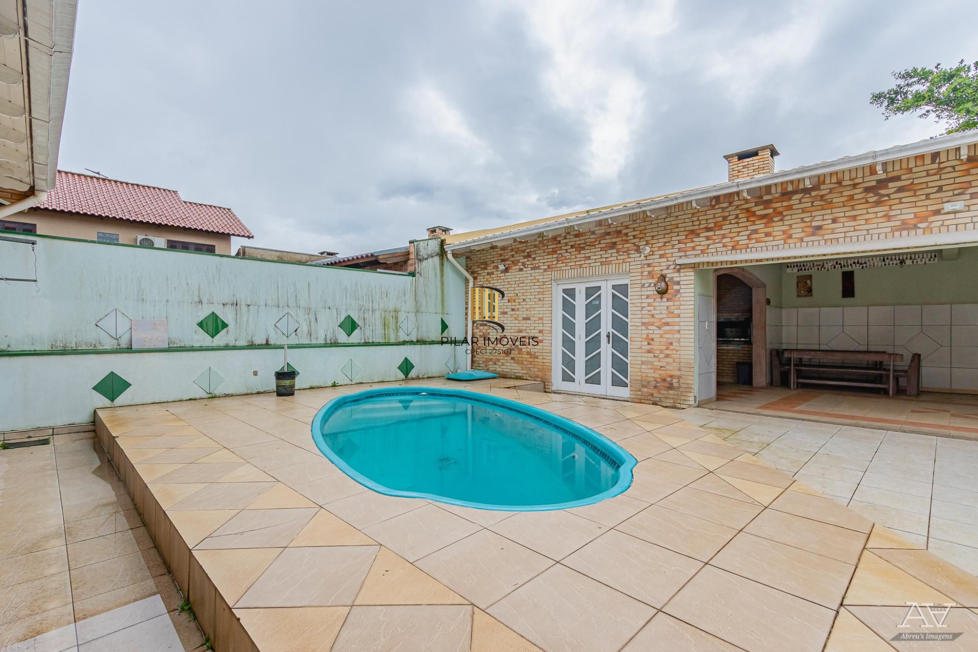 Linda Casa com 3 suítes no Santa Fé