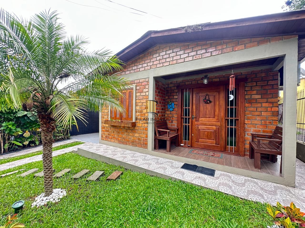 Casa de alvenaria toda reformada e mobiliada no bairro Lami - Pilar Imóveis
