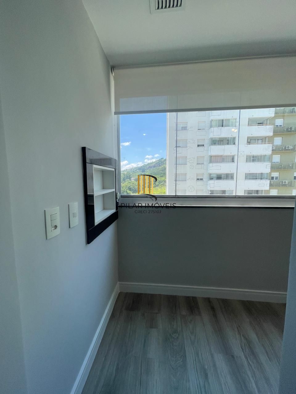 Impecável apartamento semimobiliado, 2 dormitórios, 2 banheiros e 1 vaga coberta