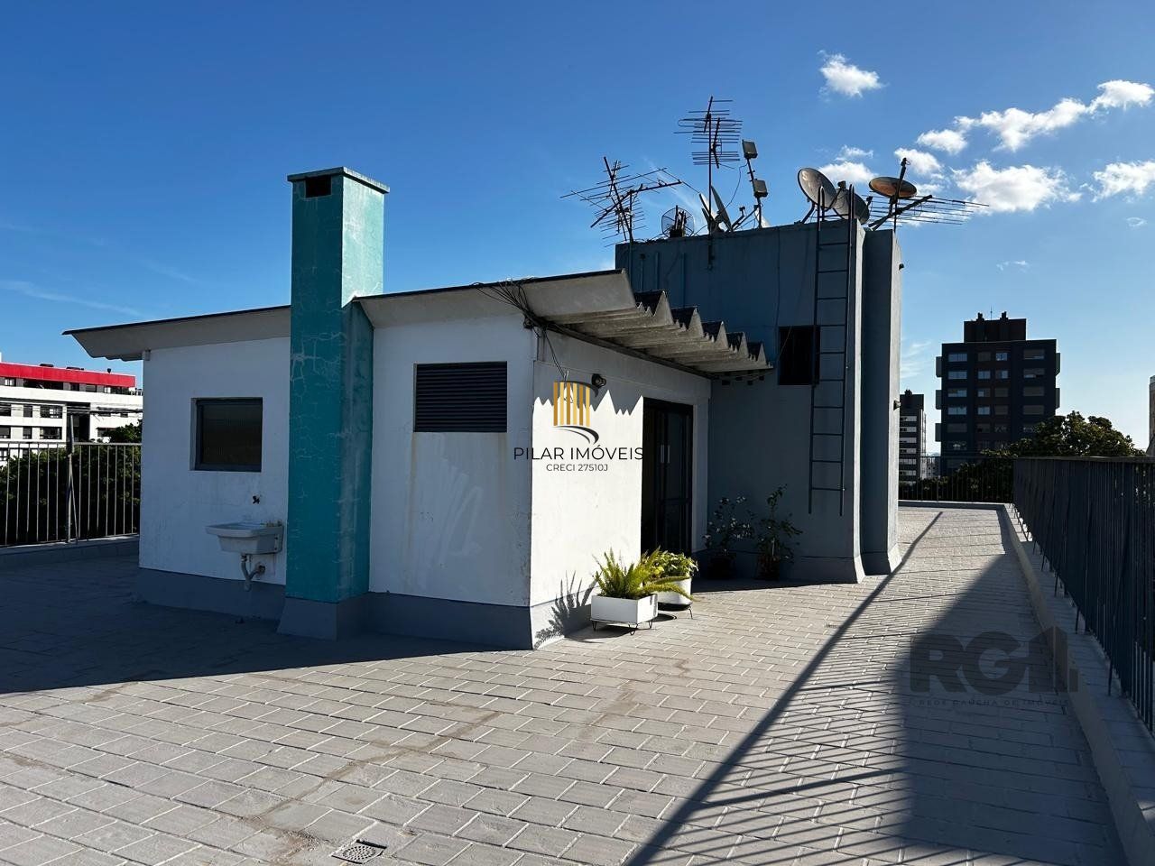 APARTAMENTO JK COM 1 QUARTO E GARAGEM COBERTA NO BAIRRO CAMAQUA PRÓXIMO À OTTO NIEMEYER