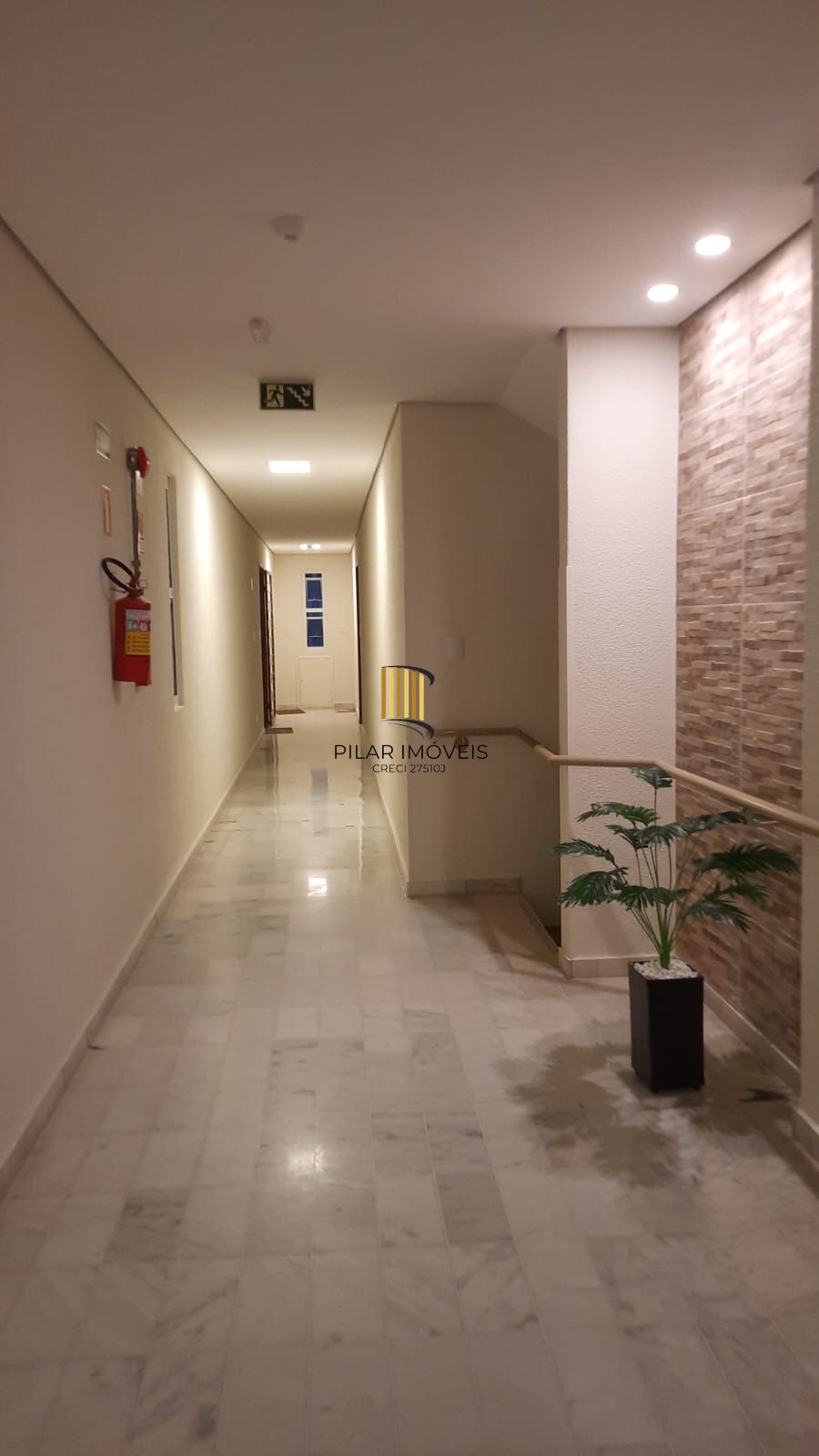 Apartamento com 02 quarto e 01 vaga no Bairro Praia de Belas em Porto Alegre