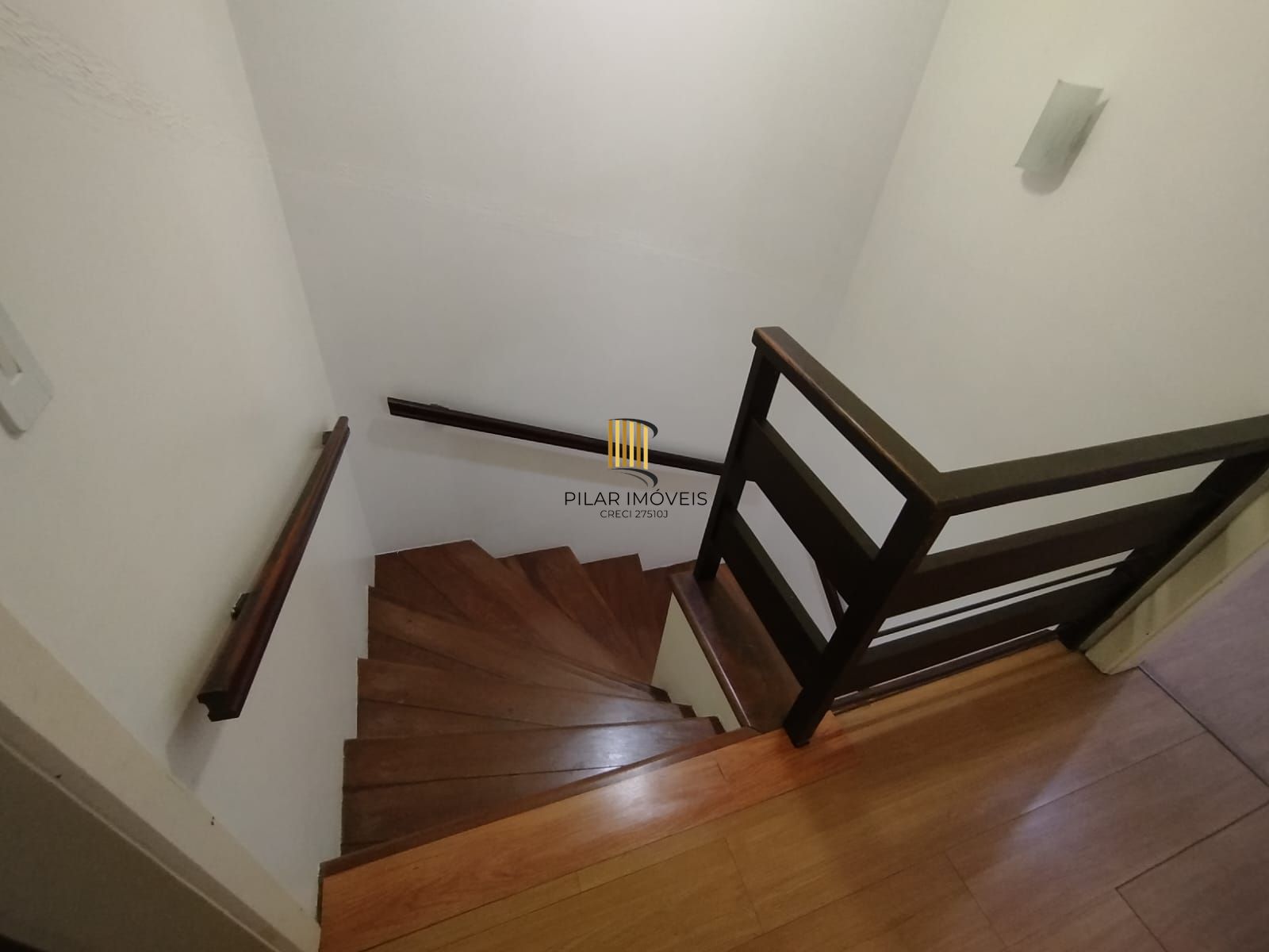 Casa com 03 quartos e 01 vaga no Bairro Cristal