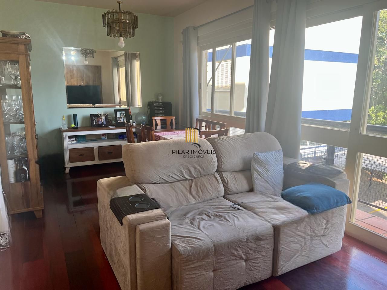 Apartamento 3 dormitorios, 1 suite, 2 vagas de garagem mais dependência de empregada no bairro tristeza.