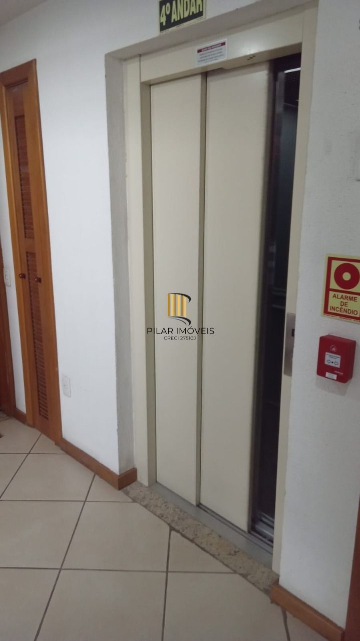 Apartamento 2 dormitórios , churrasqueira , elevador , 1 vaga de garagem descoberta !