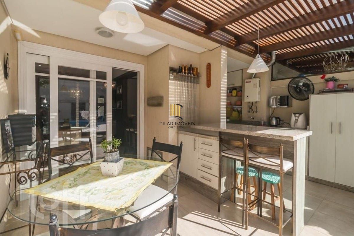 Casa com 03 quartos no Bairro de Ipanema em Porto Alegre/RS