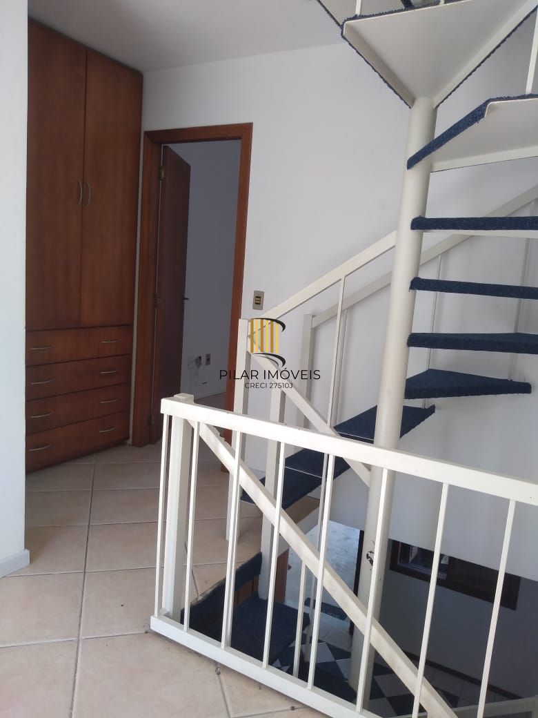 Casa em condomínio fechado  com 94m2, 3 dormitórios no bairro Camaquã.