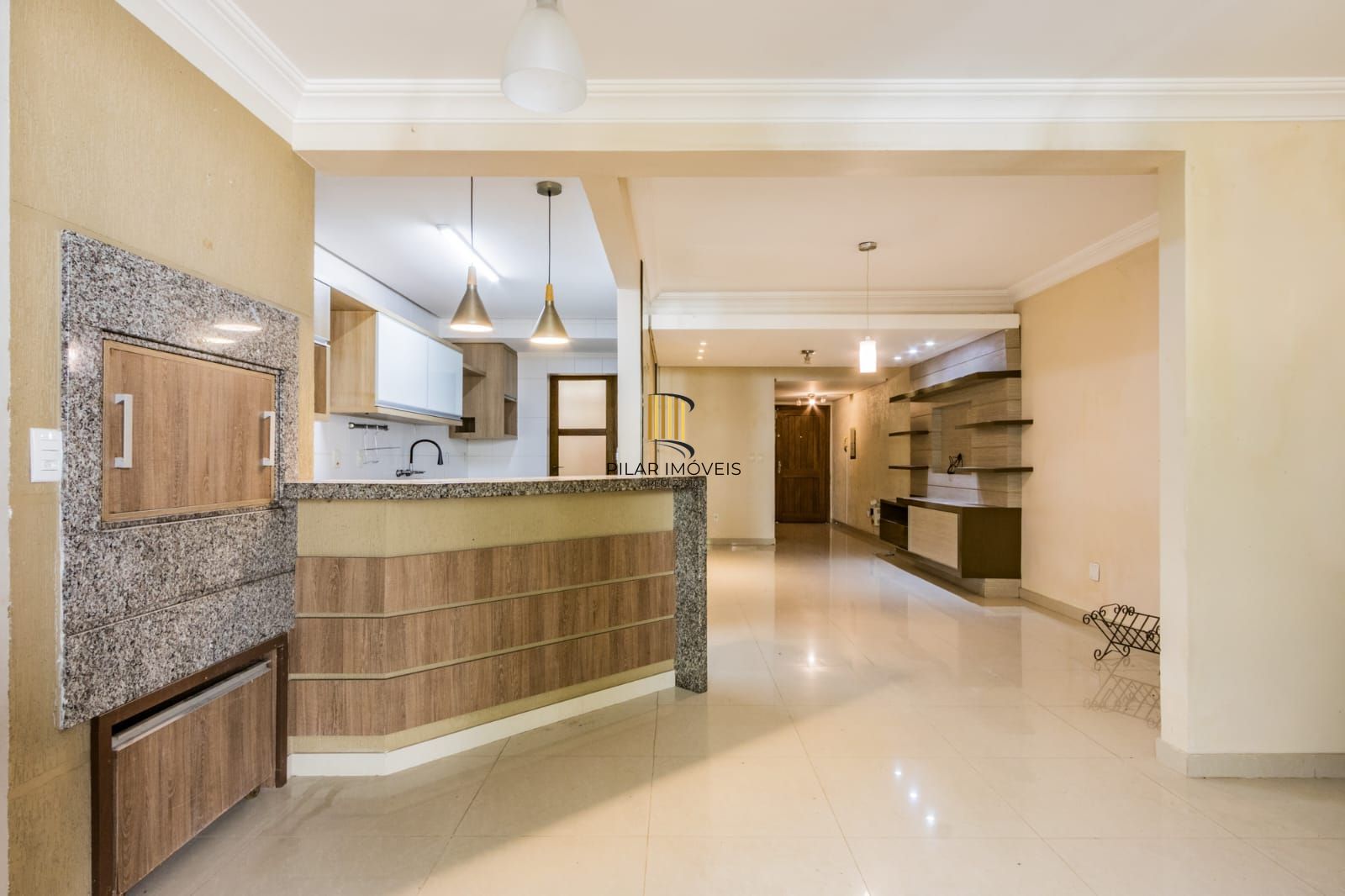 Casa para Venda - 227.93m², 3 dormitórios, 1 suite, 2 vagas - Chácara das Pedras